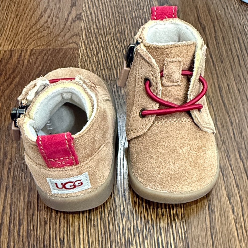 NWOT UGG UNISEX BABY SHOES